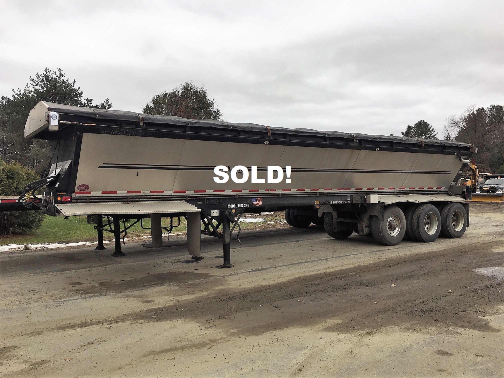 Live Bottom Trailer. 2011 Trail King Red River Series. Model OLB 336 Tri axle with two fixed axles and one lift tag axle. GVRW for the trailer is 84'250 lbs. It has air side suspension, aluminum wheels, tires 24.5, tarp and steel body composition. 40' 7" length x 9' 2' high x 102 width. Capacity; 32 cubic yards. 