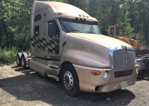 Kenworth Tractor Semi Truck. 1998 model T 2000. N 14 Cummins diesel engine with 457'000 miles. The transmission is a Eaton Fuller 10 speed. The truck has good breaks and runs very well.