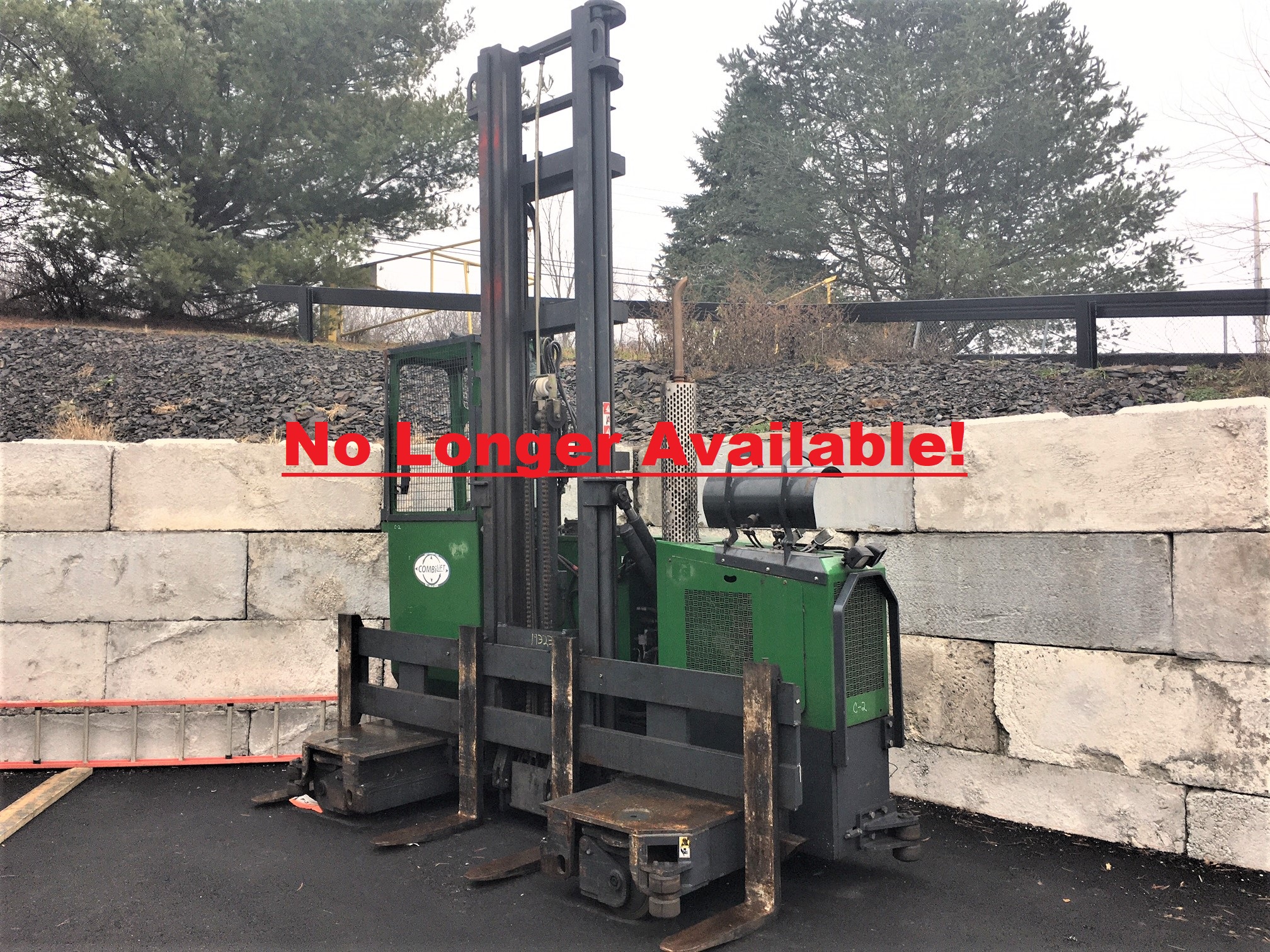 Bi-directional side loading forklift. 2013 Combilift model C10000GT with 2674 hours. 10'000 lb. lift capacity. Fore wheel drive side loader forklift. LPG engine with 159 inch two stage mast, 154 inch wide carriage and 4 forks. 17'200 lb. unladen weight.