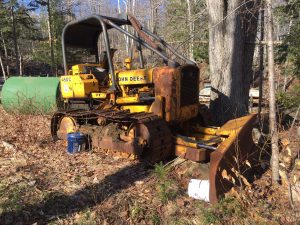 John Deere 450 Bulldozer. Late 1970's 450C JD bulldozer. Will start and run. Will go forward but not reverse.