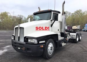 Kenworth T600 Semi Truck. 1994 conventional day cab. Caterpillar 3406C 425 horsepower diesel engine with 968563 frame miles. 168'563 miles on in house in frame rebuild. Eaton Fuller Roadranger super 10 transmission. 370/44K rears with differential lock, 260 inch wheelbase. (8) airbag-air ride suspension with 12k fronts. Aluminum bud wheels and 11/24 tires. East aluminum bulkhead with backup/work area lighting. Three stage engine brake, cruise control, mirror heat, AC equipped-needs a charge. Air ride drivers seat.