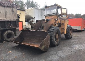 Clark Michigan Wheel Loader. 1976 Clark 55B articulating wheel loader front end loader, pay loader, . Rebuilt Detroit 453 diesel engine. Three speed transmission. Repacked bottom lift pistons. Bucket measurements are 8' 3" wide, 3' 6" high, 2' deep. Height is 10' 5" from ground to top of cab as presented. Operating weight approximately 23'708 lbs.
