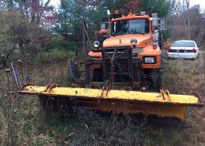 Mack snow plow sander. 1997 Mack snow plow sander. Low miles and hours with 61'079 on odometer and 6827 on hours meter. Commercial equipment set up for Massachusetts specs. Needs nothing. Ready to work.