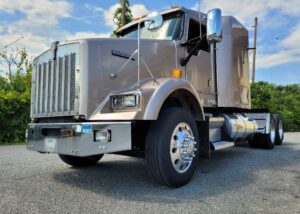 Kenworth Semi Tractor Truck. 2000 year model Kenworth conventional sleeper. Caterpillar engine.  400K on rebuild. Runs great. Detailed inside and out. Needs nothing. Turn key ready to go. 