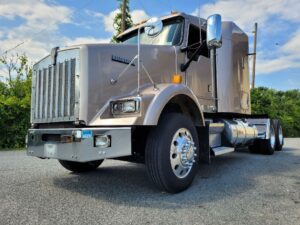 Kenworth Semi Tractor Truck. 2000 year model Kenworth conventional sleeper. Caterpillar engine.  400K on rebuild. Runs great. Detailed inside and out. Needs nothing. Turn key ready to go. 