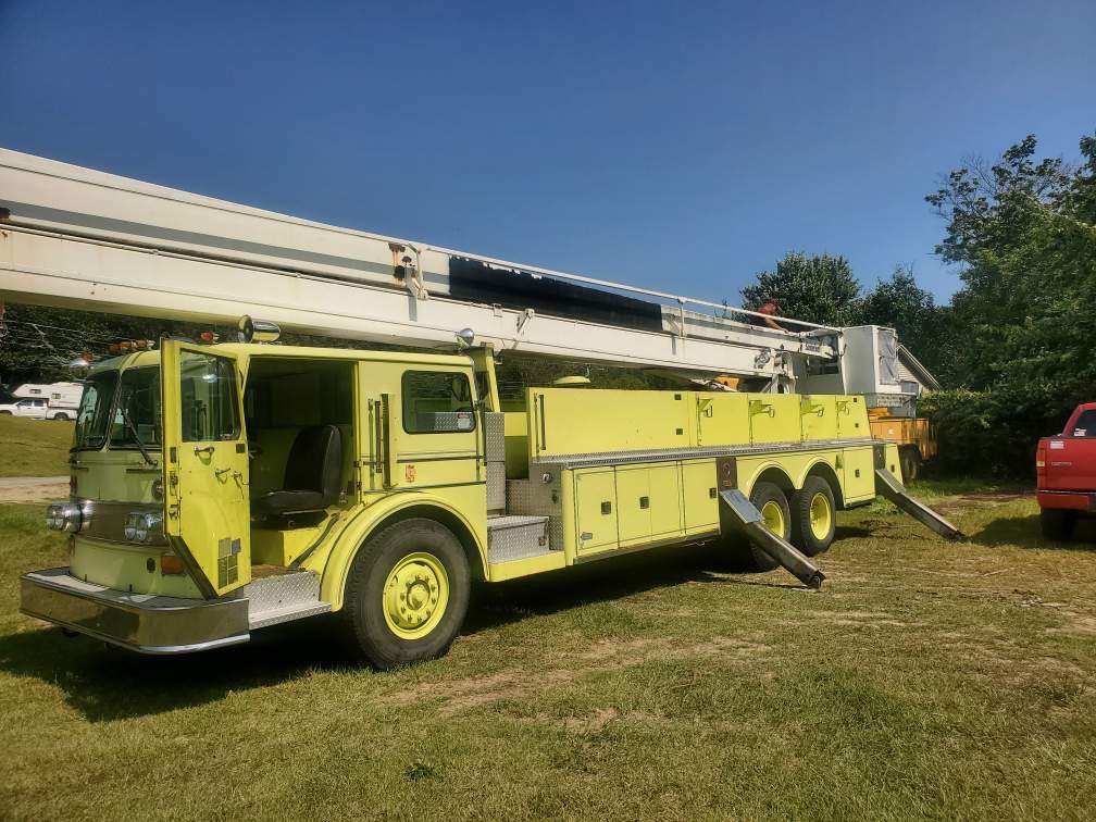 Bucket Boom Truck. 1979 Osh Kosh with low miles of 10,435 and 2126 metered hours. The boom has a 70 foot reach.