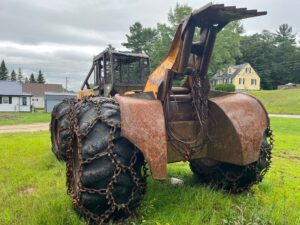 John Deere 640D Log Skidder: 1987 JD 640d cable log skidder with a John Deere 6-414t engine re-sleeved in the early 2000s. It has 28,632 total hours on the machine. The transmission is a power shift with 8 forward and 4 reverse gears. It has articulated frame steering. The foot brake is a week and may need attention. The hand brake works fine. The John Deere 640d logging skidder is chained up! It has an operating weight of 20,180 lbs, a wheelbase of 113 inches, and a 19.2-inch clearance.