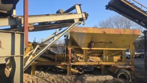 Roadrunner screener for sale. Used equipment.