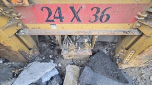 Roadrunner screener for sale. Used equipment.