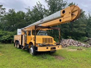 Available to purchase. 2000 International bucket truck. Only 44K miles