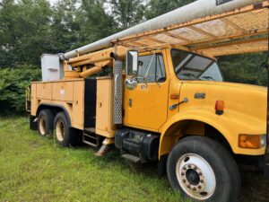 Available to purchase. 2000 International bucket truck. Only 44K miles