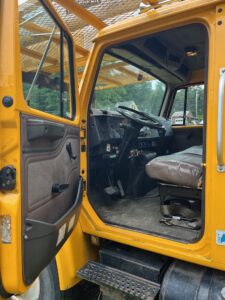 Available to purchase. 2000 International bucket truck. Only 44K miles