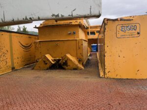 Available to purchase. 2000 International bucket truck. Only 44K miles