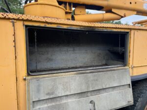 2000 International forestry bucket truck for sale.