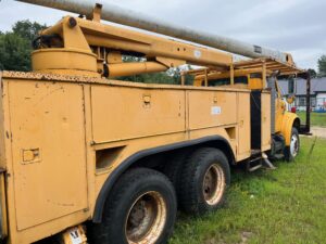 2000 International 4900 bucket truck for sale.