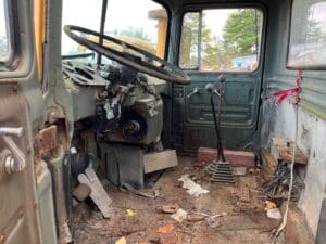 1973 Mack cab with a 237 maxidine motor and 5-speed transmission for sale.