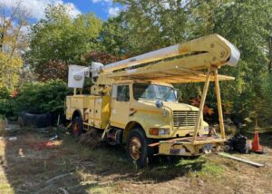 International bucket truck. 167,600 miles. 50-foot boom. Automatic transmission. For sale.