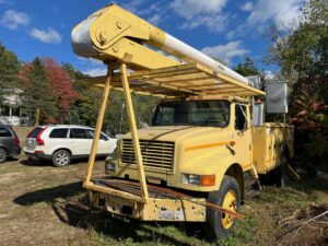 International bucket truck. 167,600 miles. 50-foot boom. Automatic transmission. For sale.