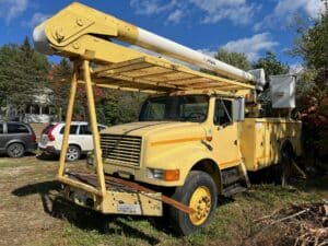 International bucket truck. 167,600 miles. 50-foot boom. Automatic transmission. For sale.