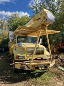 International bucket truck. 167,600 miles. 50-foot boom. Automatic transmission. For sale.