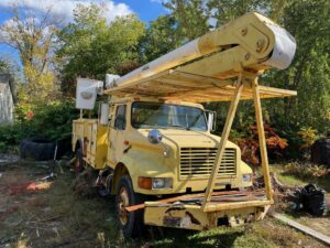 1993 International 4700 bucket truck for sale.
