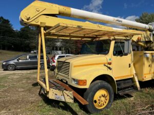 1993 International 4700 bucket truck for sale.